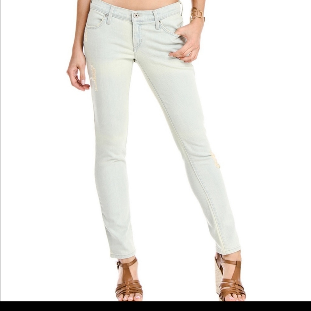 ❌️SOLD❌️🎀2/$30 JamesJeans Neo Beau Jeans in Bone